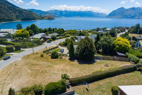 16 Parry Crescent, Lake Hāwea