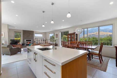 4 Saint Peters Place, Queenstown