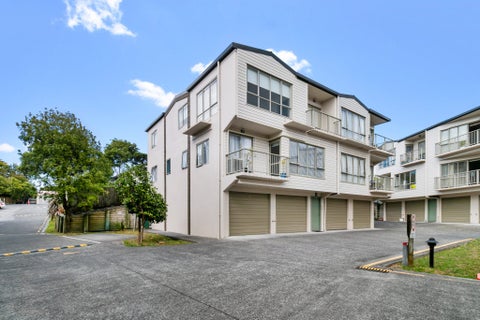 40/120 BEACH HAVEN Road, Beach Haven, Auckland 