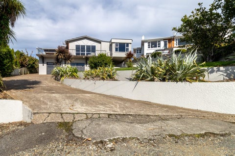 12 Bates Street, Riverton