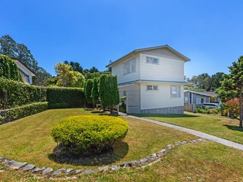 17 Woolwich Close, Whitby, Porirua