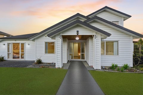 19 Lakeridge Close, Northcross, Auckland