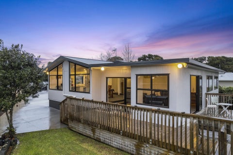7A Taioma Crescent, Te Atatu Peninsula, Auckland