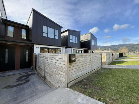 2/27 Main Road, Wainuiomata, Lower Hutt