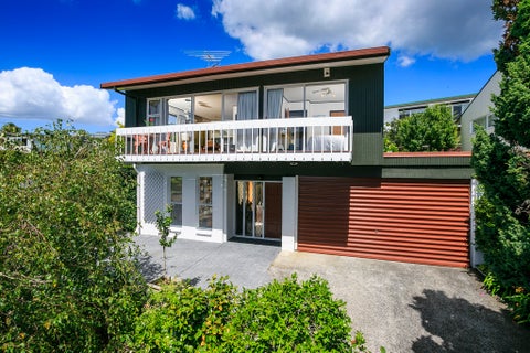 1/2 Hume Drive, Hillcrest, Auckland