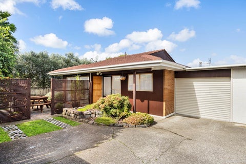 2/172 Pigeon Mountain Road, Half Moon Bay, Auckland