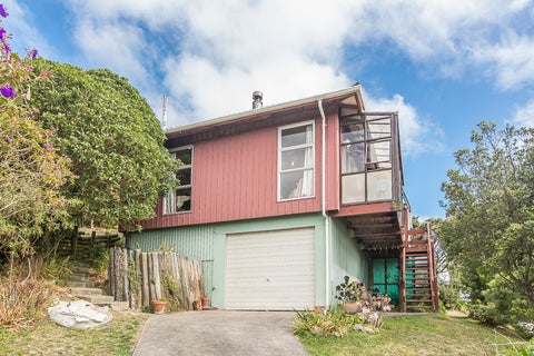 7 Crown Hill, Titahi Bay, Porirua
