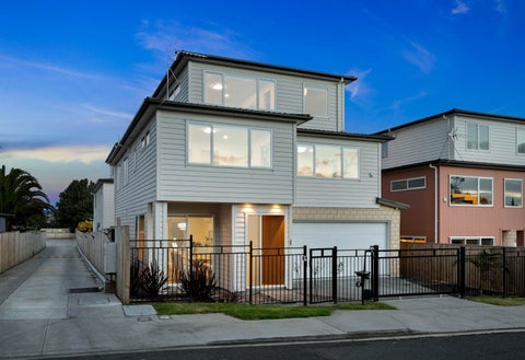 5 Gladfield Lane, Te Atatu Peninsula, Auckland