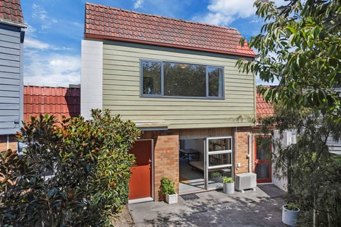 2/151 Blockhouse Bay Road, Avondale, Auckland