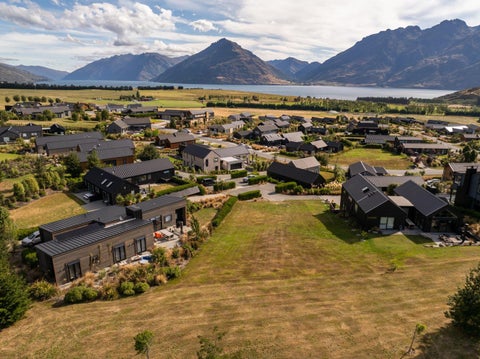 5 Branigan Court, Jacks Point, QUEENSTOWN