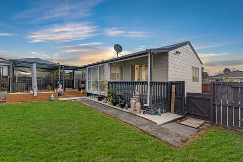 1/211 Waitemata Drive, Ranui, Auckland
