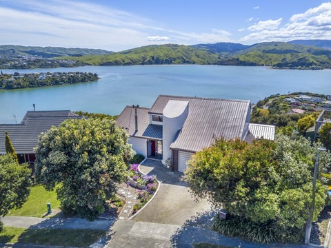 21 Mercury Way, Whitby, Porirua