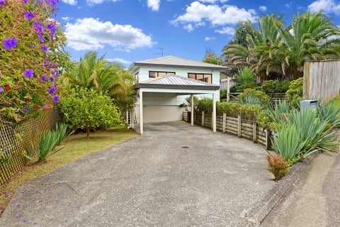 1/82 Totaravale Drive, Totara Vale, Auckland
