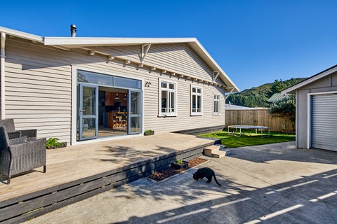 2/125 Upper Fitzherbert Road, Wainuiomata, Lower Hutt