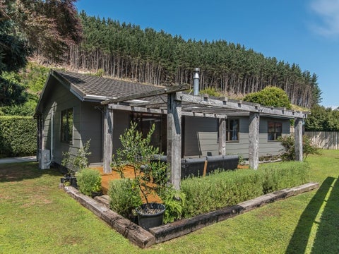 4 Poneke Drive, Waikanae