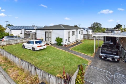 2/23 Solveig Place, Randwick Park, Auckland