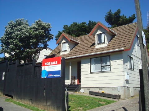 60 Gloaming Hill, Titahi Bay, Porirua