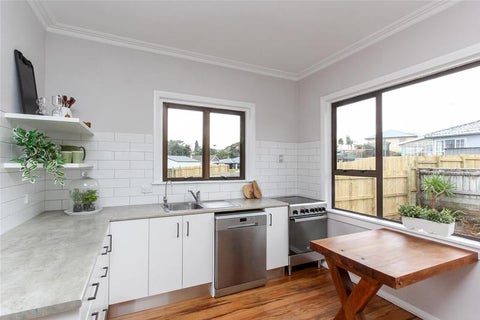 21 Queens Road, Glen Avon, New Plymouth