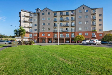 6L/17 Crown Lynn Place, New Lynn, Auckland