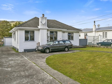 154 Wellington Road, Wainuiomata, Lower Hutt