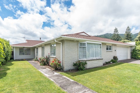 42 Rewarewa Crescent, Waikanae