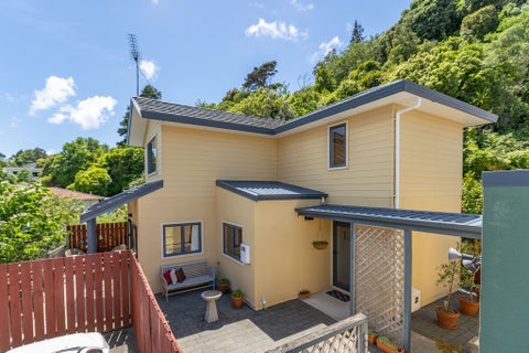 1/7 Carleton Terrace, Tawa, Wellington