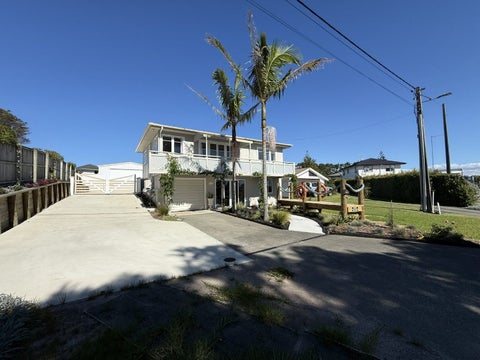15 Karoro Road, One Tree Point