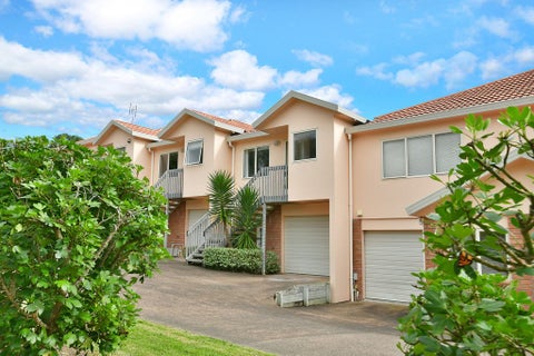 2/33 Fields Parade, Oteha, Auckland