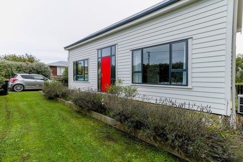 18 John Street, Riverton