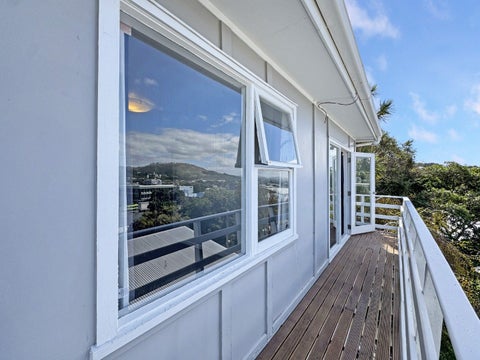 6B Rewa Terrace, Tawa, Wellington