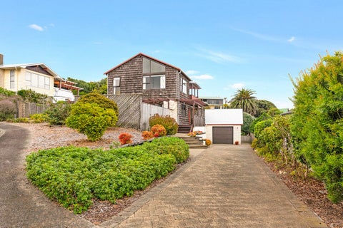 10 Napier Grove, Waikanae Beach, Waikanae