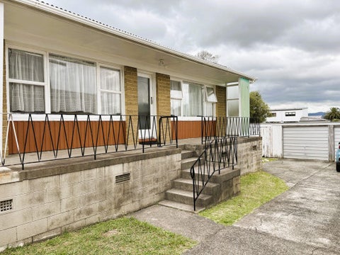 2/102 Te Atatu Road, Te Atatu South, Auckland
