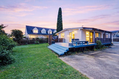 32 Akoranga Drive, Northcote, Auckland