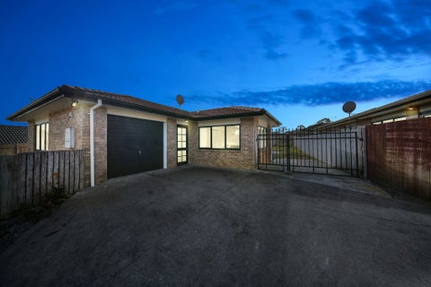 2/415 Roscommon Road, Clendon Park, Auckland