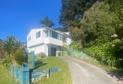 30 Postgate Drive, Whitby, Porirua