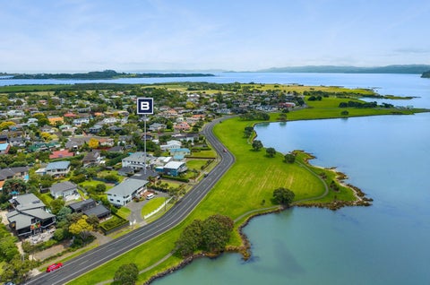 65 Kiwi Esplanade, Mangere Bridge, Auckland