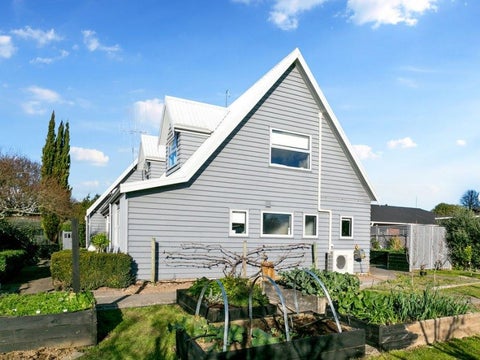 17 Sheridan Crescent, Leamington, Cambridge