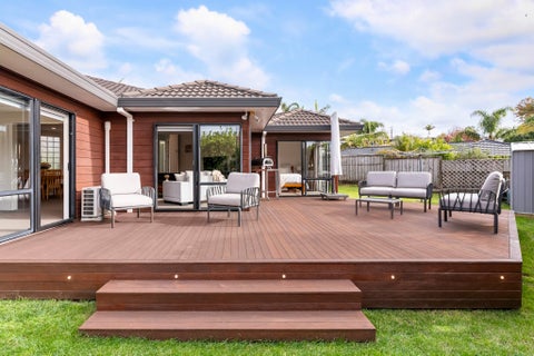 1/6 Carl Place, Unsworth Heights, Auckland