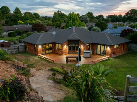 17 Grace Avenue, Leamington, Cambridge