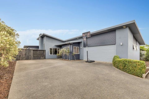 5 Chestnut Close, Kelvin Grove, Palmerston North