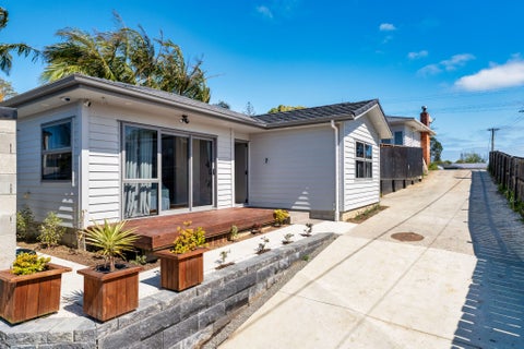 74A Awaroa Road, Sunnyvale, Auckland