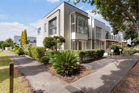 77 Popokatea Drive, Takanini, Auckland