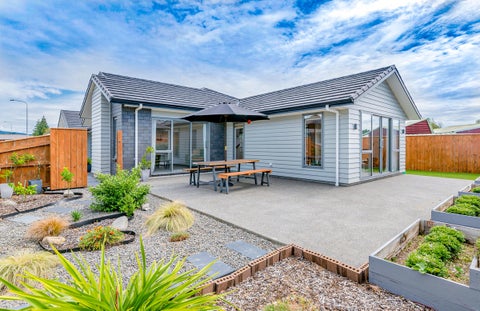 6 Saint Vincent Way, Waikanae