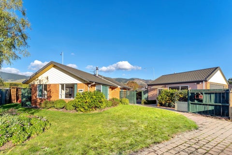 40 Maple Crescent, Richmond