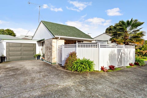 2/11 Thornton Road, Milford, Auckland