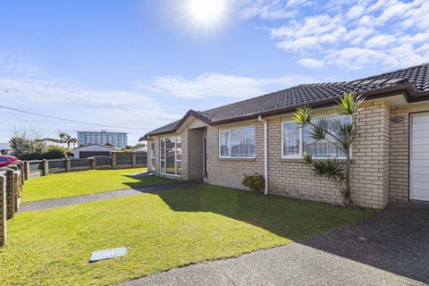 15 Pine Road, Orewa, Orewa