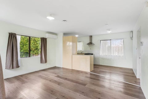 2/32 Maplesden Drive, Clendon Park, Auckland