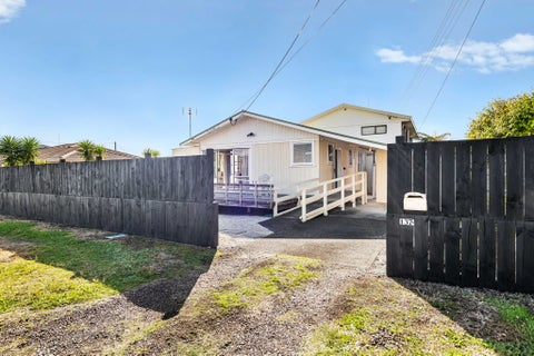 1/137 Centreway Road, Orewa, Orewa