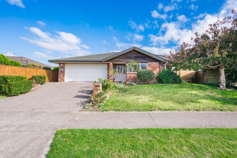 122 Guildford Drive, Paraparaumu Beach, Paraparaumu
