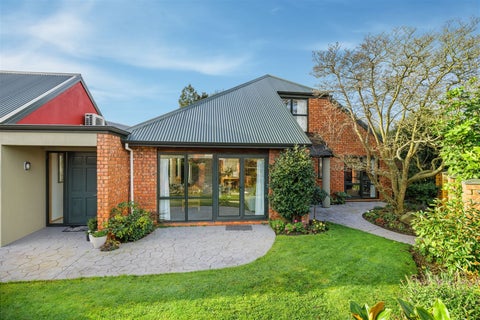 2 Royal Elm Lane, Bryndwr, Christchurch